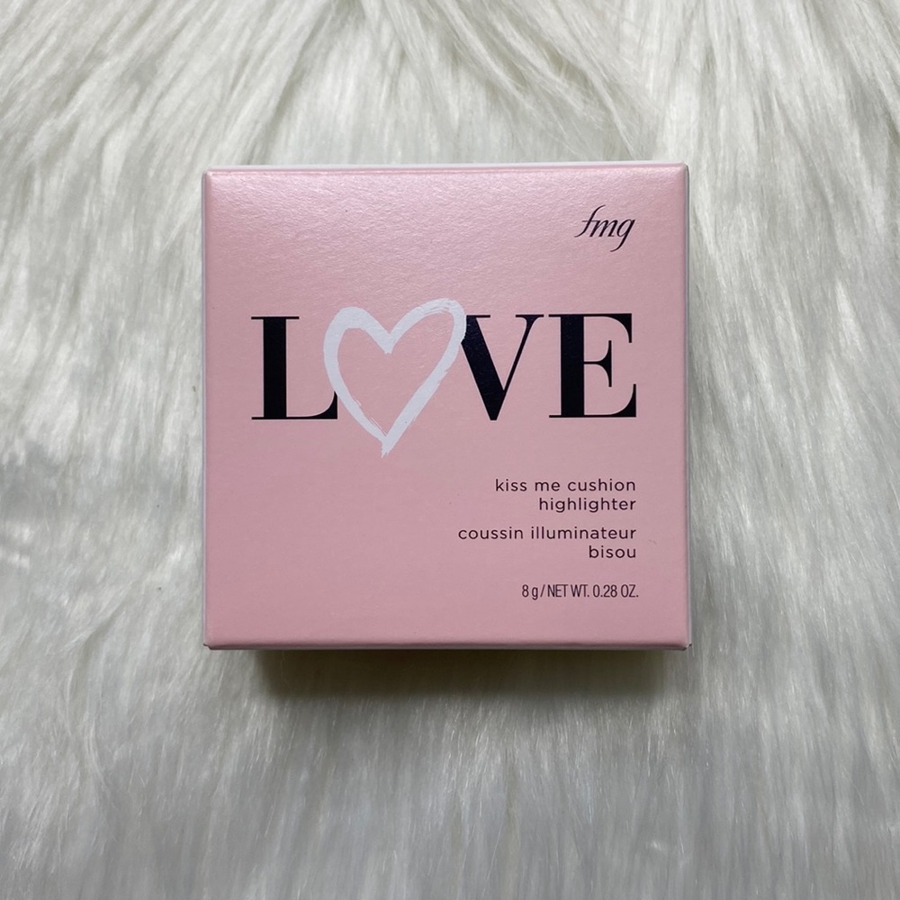 Avon fmg Colors of LOVE Kiss Me Cushion Highlighter Shade: Fairy Dahlia